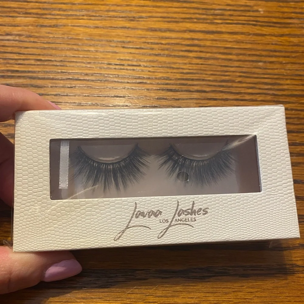 Lash Bundle - Picture 11 of 16